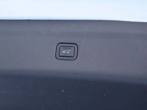 Used 2021 Buick Enclave Essence image 23