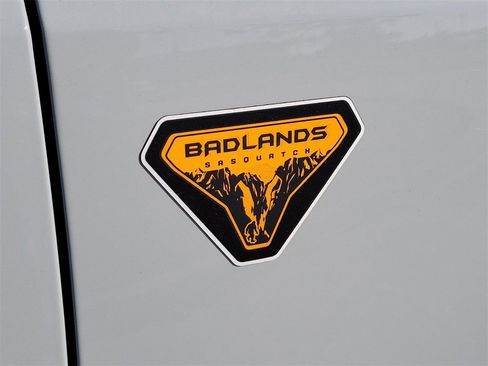 Used 2022 Ford Bronco Badlands w/ Sasquatch Package image 8