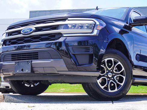 Used 2024 Ford Expedition Max XLT AWD/4WD image 2