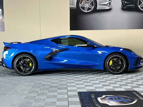 Used 2022 Chevrolet Corvette w/ Z51 Performance Package image 3