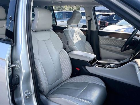 Used 2022 Jeep Grand Cherokee L Summit w/ Luxury Tech Group V image 29