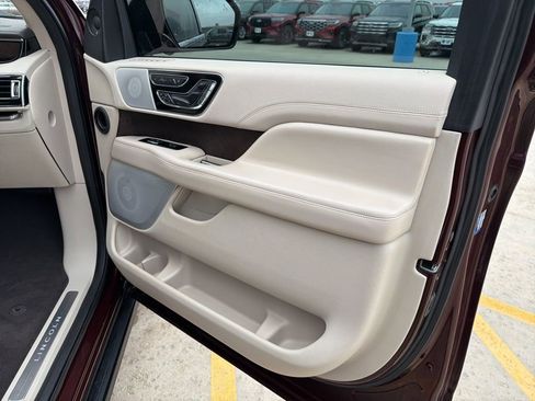 Used 2019 Lincoln Navigator L Reserve image 29