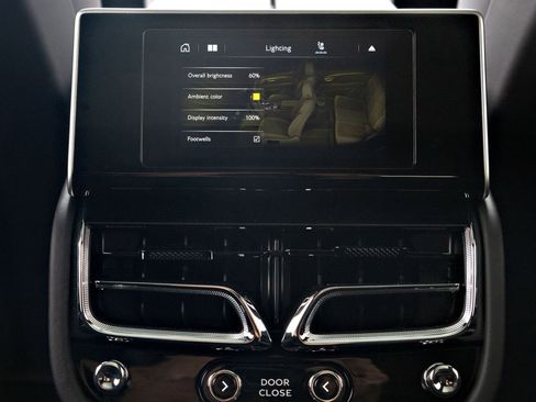 Used 2024 Bentley Bentayga Extended Wheelbase image 59