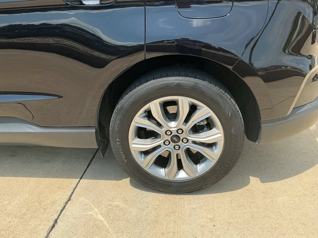 Used 2024 Ford Edge Titanium AWD/4WD image 6