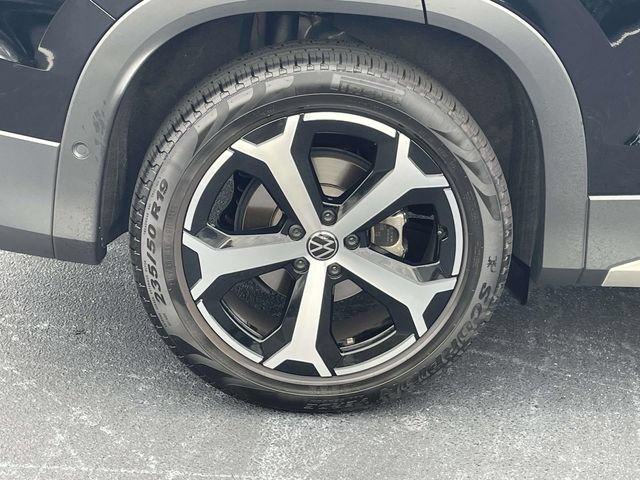 Certified 2026 Volkswagen Tiguan SE FWD image 9