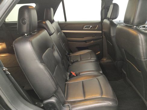 Used 2018 Ford Explorer XLT w/ Equipment Group 202A FWD image 19