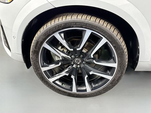 Used 2024 Volvo XC60 B5 Ultimate w/ Protection Package Premier image 38