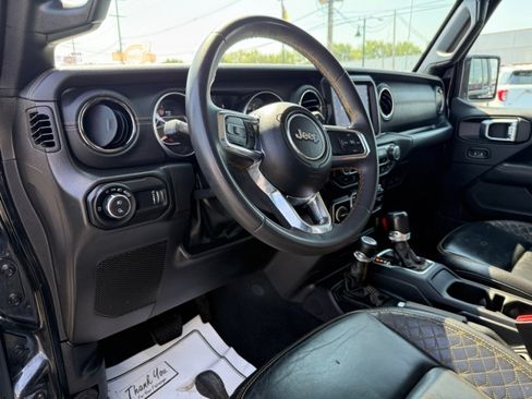Used 2023 Jeep Gladiator Overland AWD/4WD image 11
