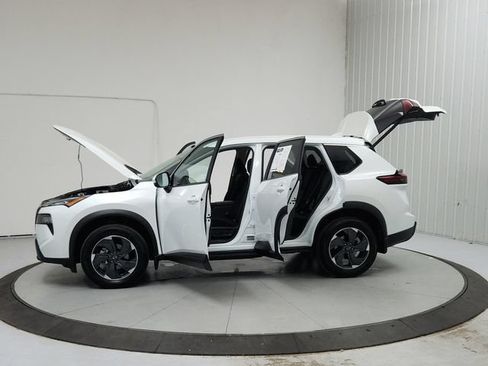 Used 2025 Nissan Rogue SV FWD image 12