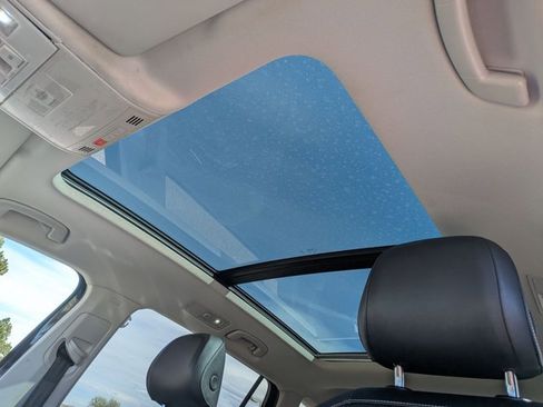 Used 2021 Volkswagen Tiguan SE w/ Panoramic Sunroof Package image 14