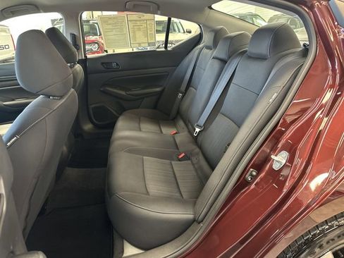Used 2024 Nissan Altima 2.5 SV AWD/4WD image 5