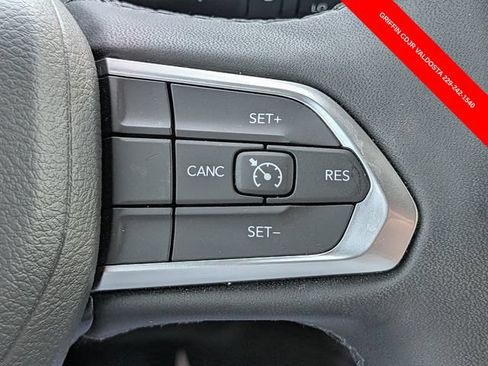 Used 2025 Jeep Compass Latitude w/ Convenience Group AWD/4WD image 24