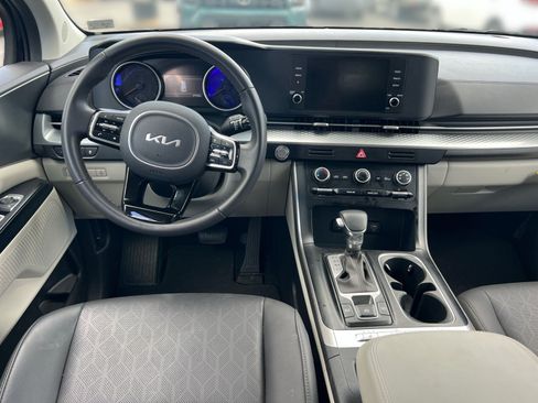 Used 2024 Kia Carnival LX FWD image 20