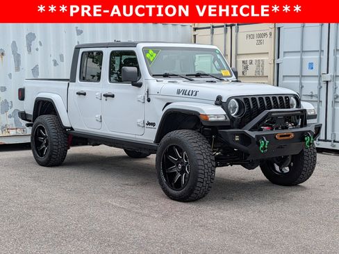 Used 2022 Jeep Gladiator Sport AWD/4WD image 2