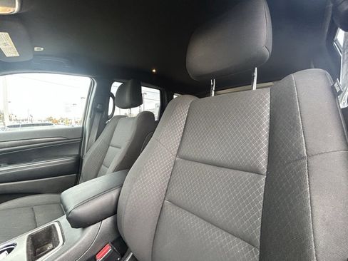 Used 2018 Jeep Grand Cherokee Laredo image 15