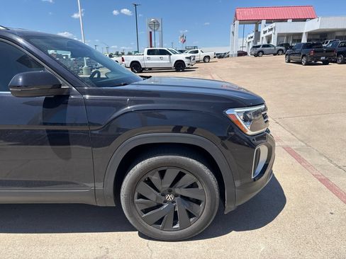 Used 2024 Volkswagen Atlas SE FWD image 4
