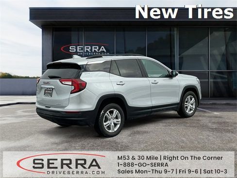 Used 2022 GMC Terrain SLE w/ Driver Convenience Package image 5