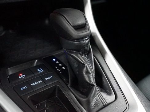 Certified 2020 Toyota RAV4 LE FWD image 20