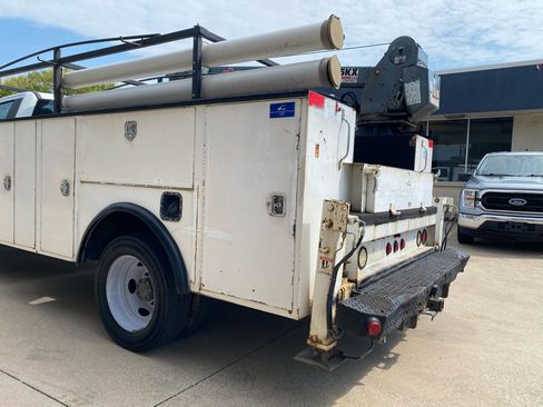 Used 2017 Ford F550 2WD Regular Cab Super Duty image 24