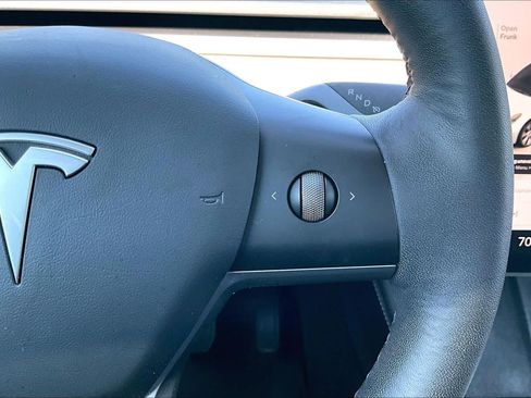 Used 2022 Tesla Model Y Long Range AWD/4WD image 25