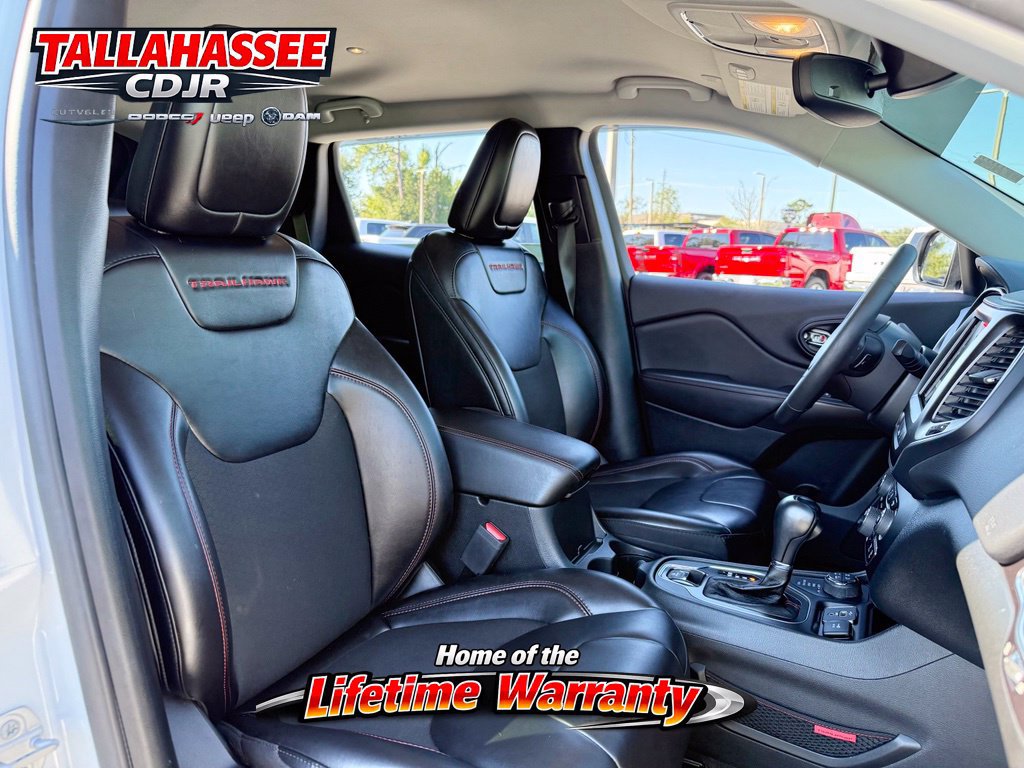 Used 2022 Jeep Cherokee Trailhawk w/ Comfort/Convenience Group AWD/4WD image 37