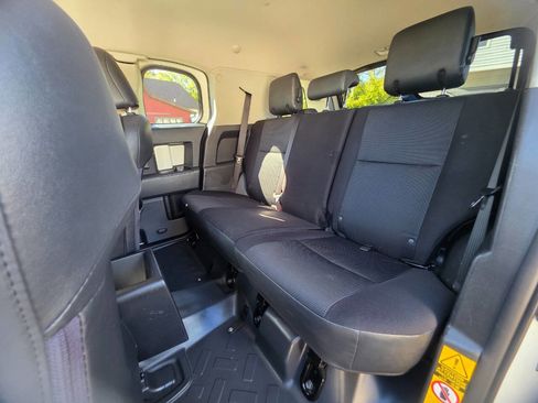 Used 2013 Toyota FJ Cruiser 4WD image 21