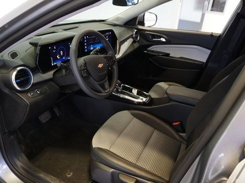 Certified 2025 Chevrolet Trax LT image 8