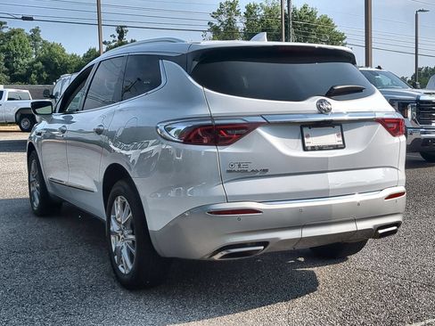 Used 2024 Buick Enclave Essence w/ Experience Buick Package FWD image 6