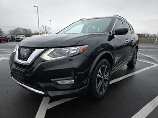 Used 2017 Nissan Rogue SL video 2