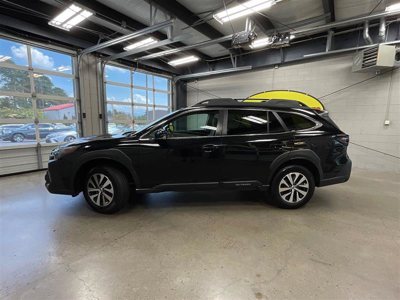 Used 2023 Subaru Outback Premium AWD/4WD image 2