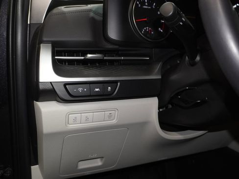 Used 2024 Kia Carnival LX FWD image 23
