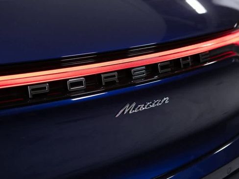 Certified 2025 Porsche Macan image 38
