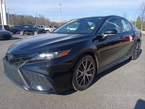 Used 2023 Toyota Camry SE image 7