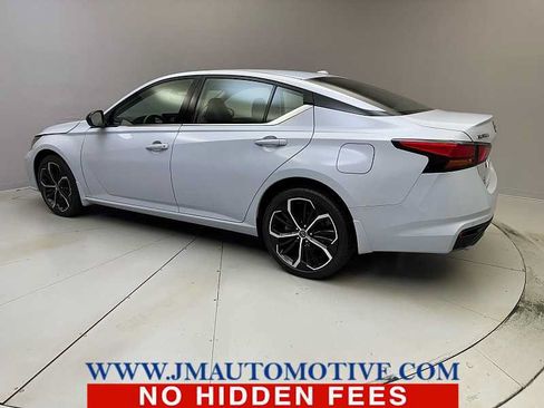 Used 2024 Nissan Altima 2.5 SR w/ SR Premium Package AWD/4WD image 3