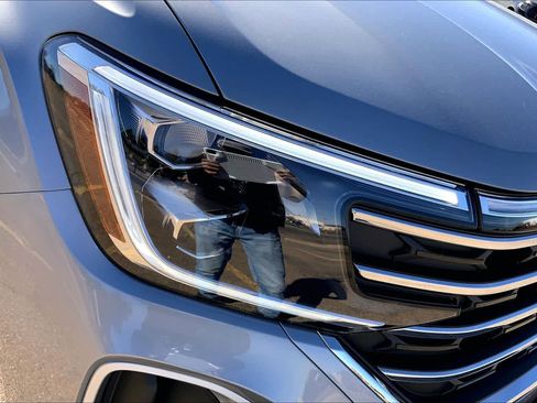 New 2026 Volkswagen Atlas SE FWD image 13