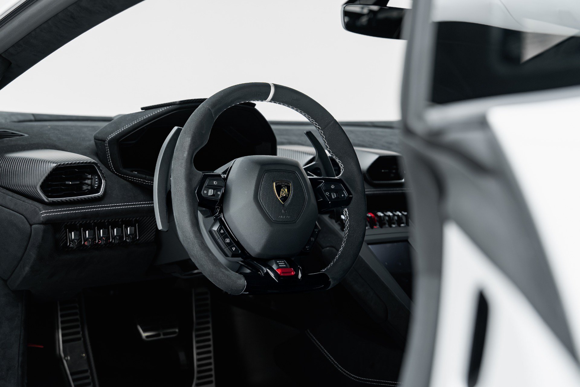 Used 2022 Lamborghini Huracan STO RWD image 47