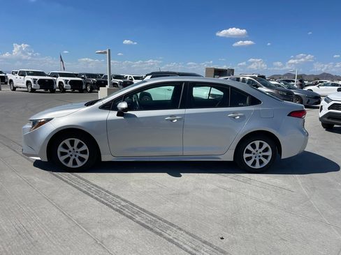Used 2025 Toyota Corolla LE FWD image 4