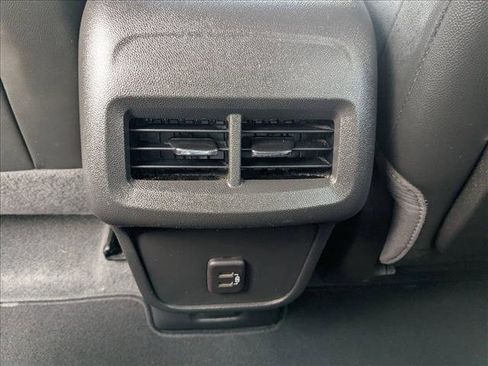 Used 2023 GMC Terrain SLT image 17