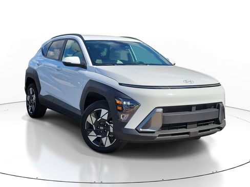 Used 2025 Hyundai Kona SEL AWD/4WD image 1