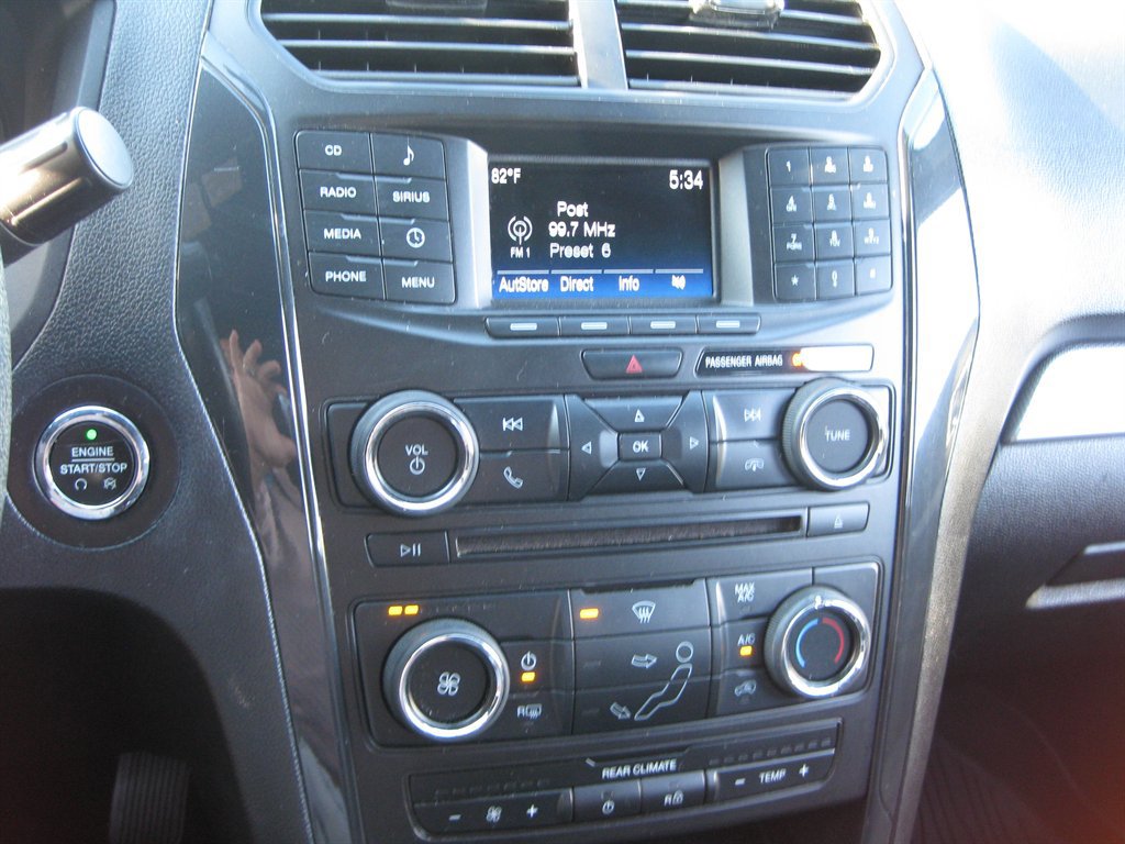 Used 2017 Ford Explorer XLT AWD/4WD image 18
