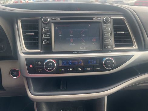 Used 2015 Toyota Highlander XLE FWD image 16