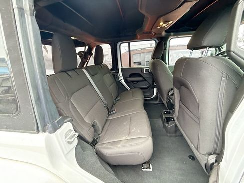 Used 2022 Jeep Wrangler Unlimited Sahara w/ LED Lighting Group image 31