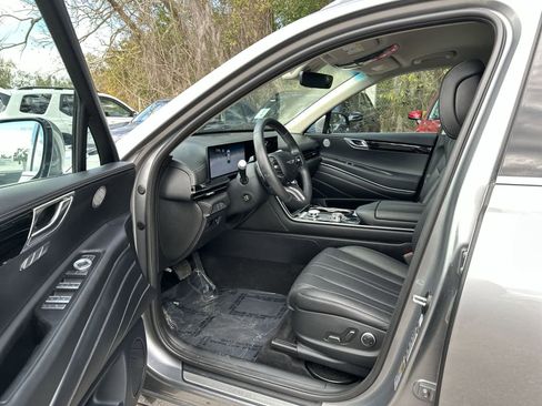 Used 2025 Genesis GV80 2.5T Standard AWD/4WD image 2