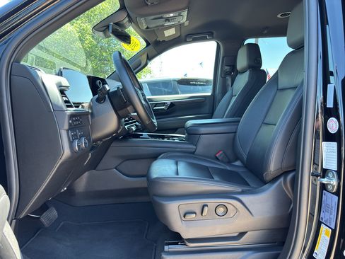 Used 2025 Chevrolet Suburban Z71 AWD/4WD image 14