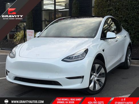 Used 2022 Tesla Model Y Long Range image 1