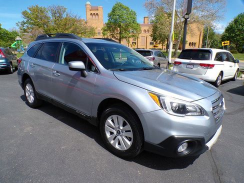 Used 2015 Subaru Outback 2.5i Premium AWD/4WD image 5