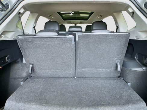 Used 2020 Volkswagen Tiguan SE w/ Panoramic Sunroof Package image 16