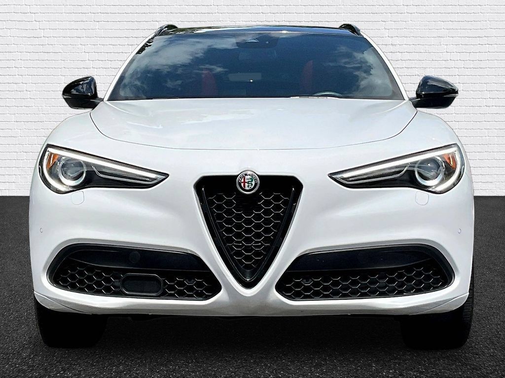 Used 2023 Alfa Romeo Stelvio Veloce AWD/4WD image 2