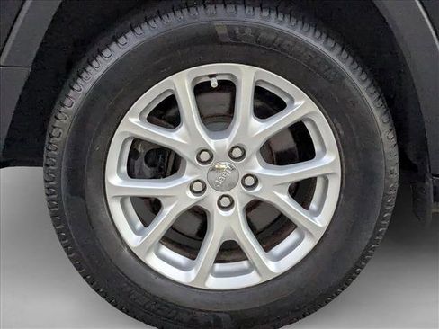 Used 2017 Jeep Cherokee Latitude w/ Trailer Tow Group image 22