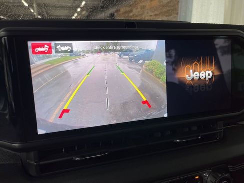 Used 2024 Jeep Wrangler Unlimited Rubicon 4xe AWD/4WD image 35
